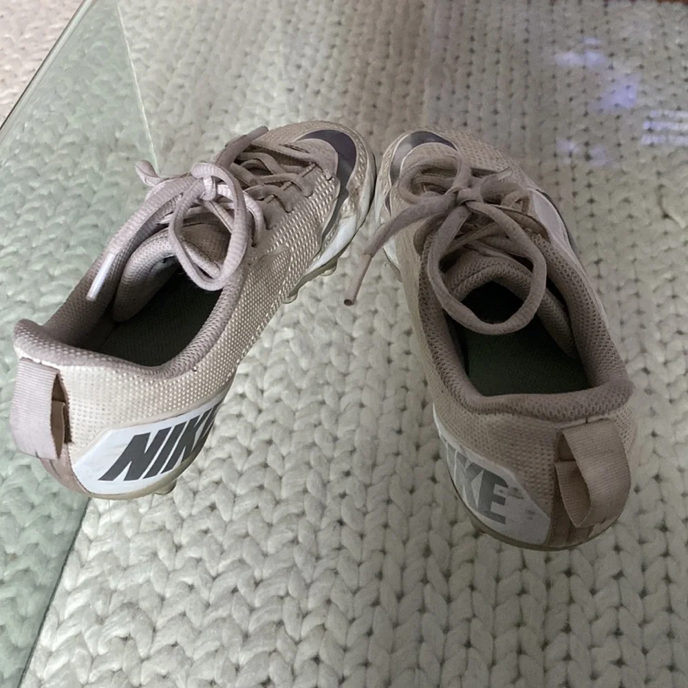 Nike Huarache boys lacrosse cleats size 4.5 white and grey - Picture 2 of 5